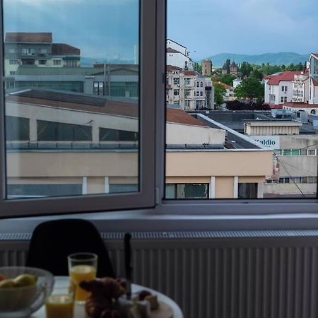 Studio With A View In City Center ทาร์โกวิชเต ภายนอก รูปภาพ