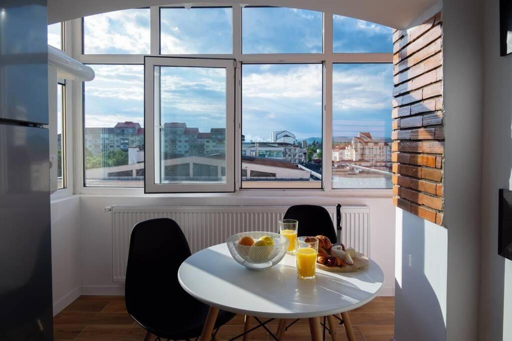 Studio With A View In City Center ทาร์โกวิชเต ภายนอก รูปภาพ
