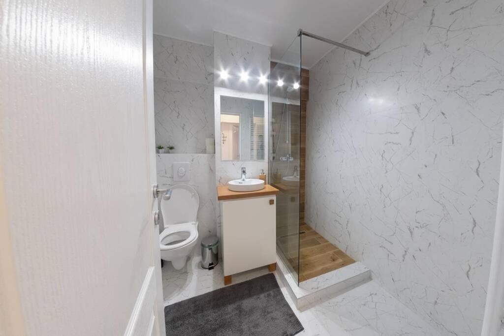 Studio With A View In City Center ทาร์โกวิชเต ภายนอก รูปภาพ