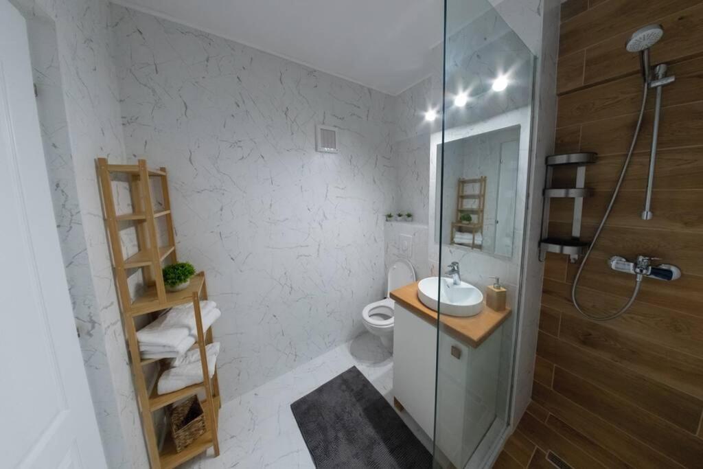 Studio With A View In City Center ทาร์โกวิชเต ภายนอก รูปภาพ