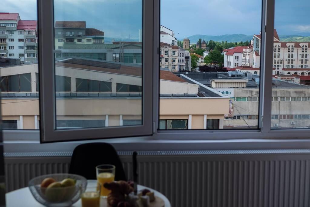 Studio With A View In City Center ทาร์โกวิชเต ภายนอก รูปภาพ