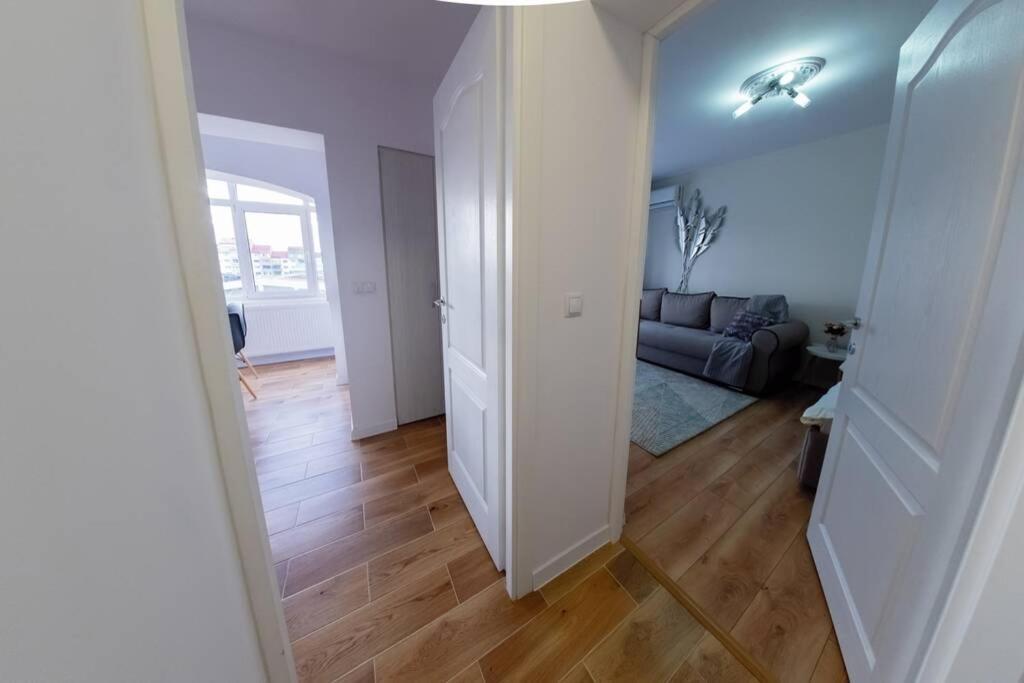 Studio With A View In City Center ทาร์โกวิชเต ภายนอก รูปภาพ